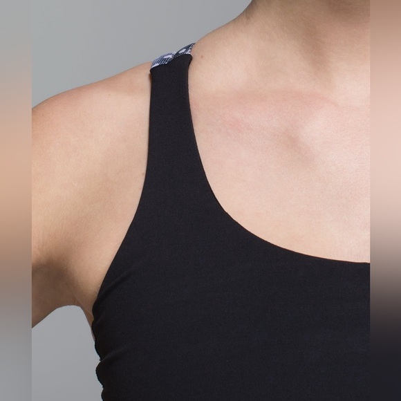 Lululemon Sports Bra; Size 6 - Picture 3 of 10